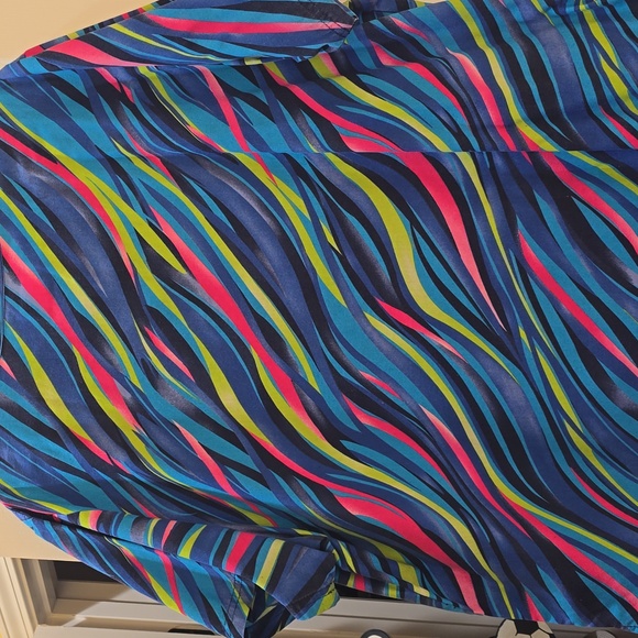 Butter-soft Scrub top - Picture 5 of 5